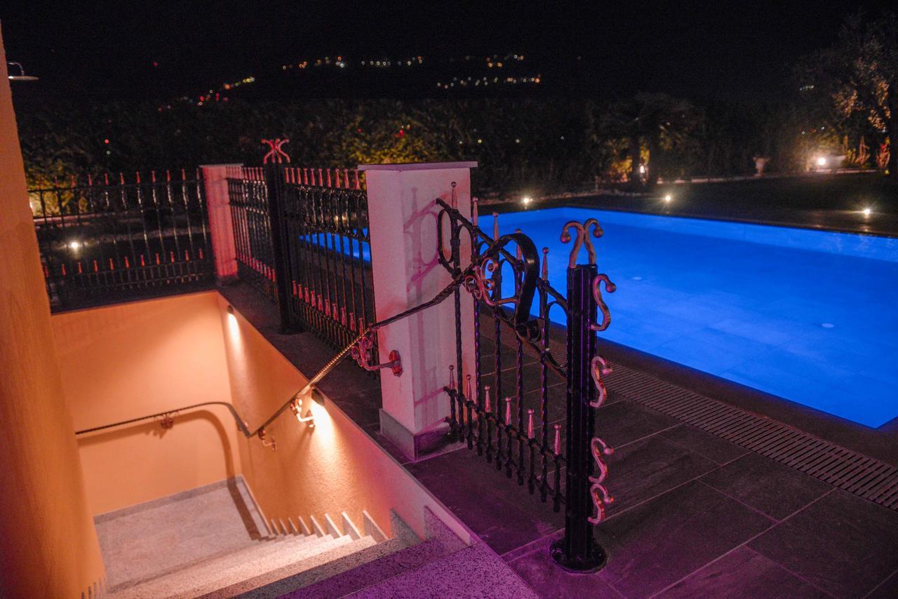 Villa Luxury House & Spa 加尔达湖滨 外观 照片